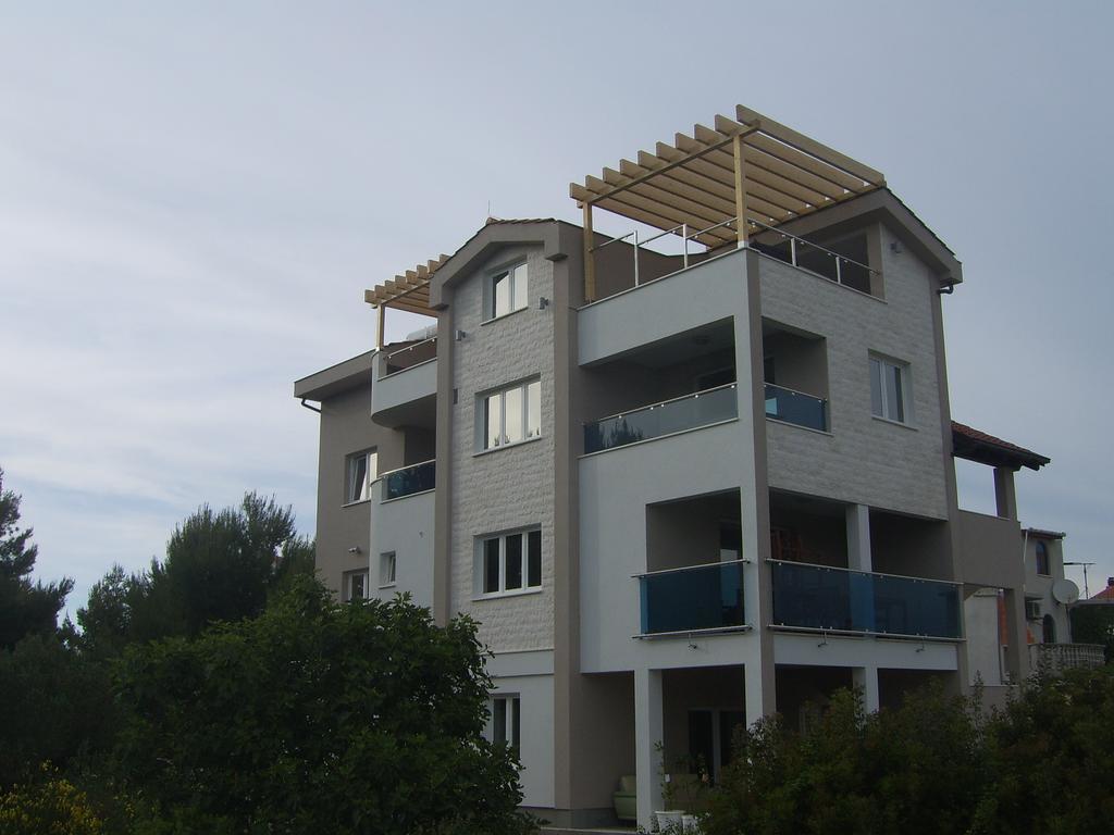 Apartments Villa Erik โรกอซนิซา ภายนอก รูปภาพ
