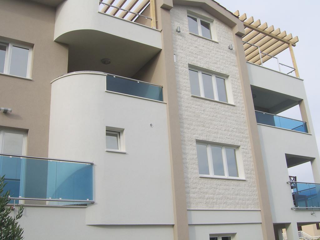 Apartments Villa Erik โรกอซนิซา ภายนอก รูปภาพ