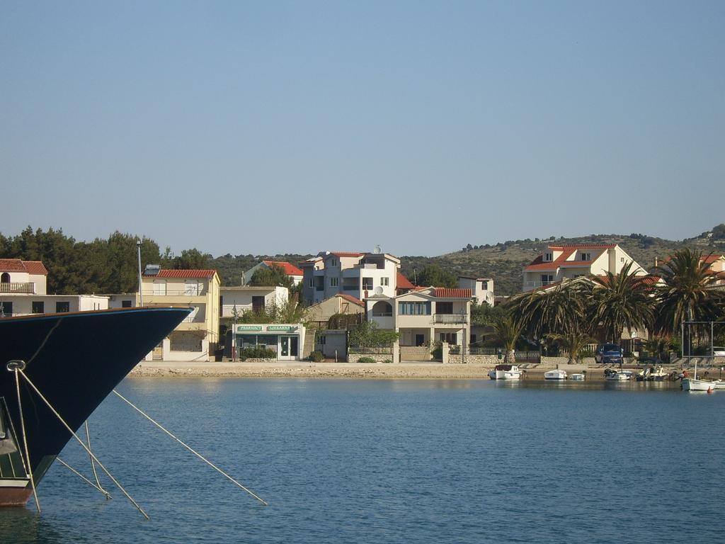 Apartments Villa Erik โรกอซนิซา ภายนอก รูปภาพ