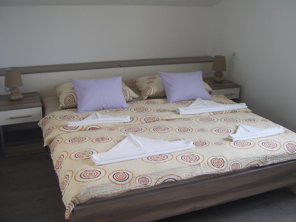 Apartments Villa Erik โรกอซนิซา ภายนอก รูปภาพ