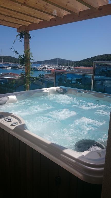 Apartments Villa Erik โรกอซนิซา ภายนอก รูปภาพ