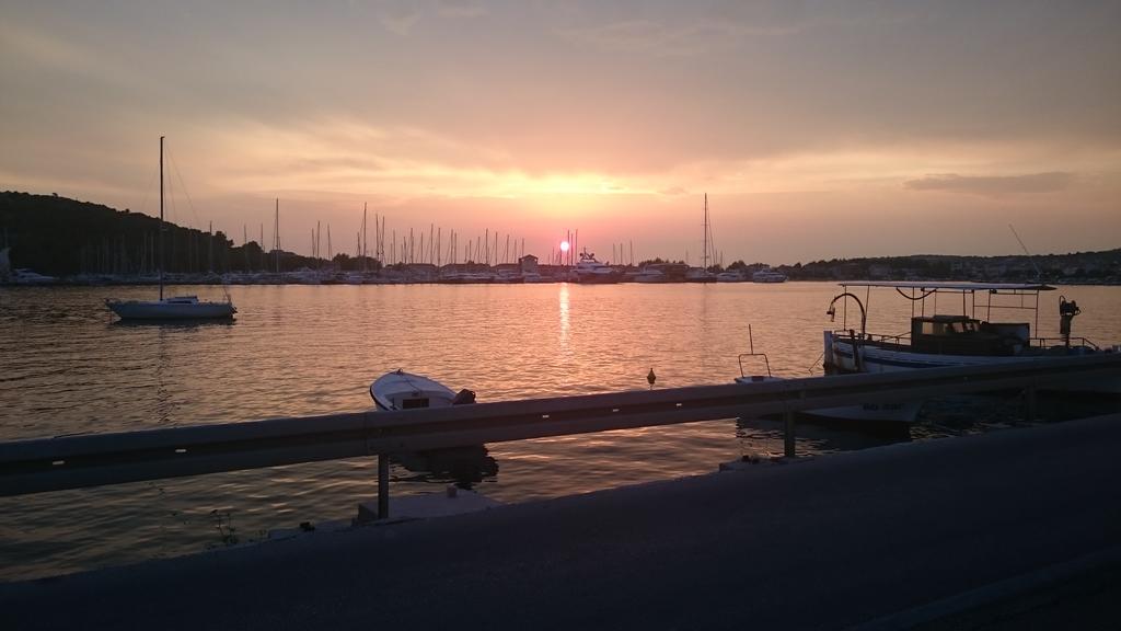 Apartments Villa Erik โรกอซนิซา ภายนอก รูปภาพ
